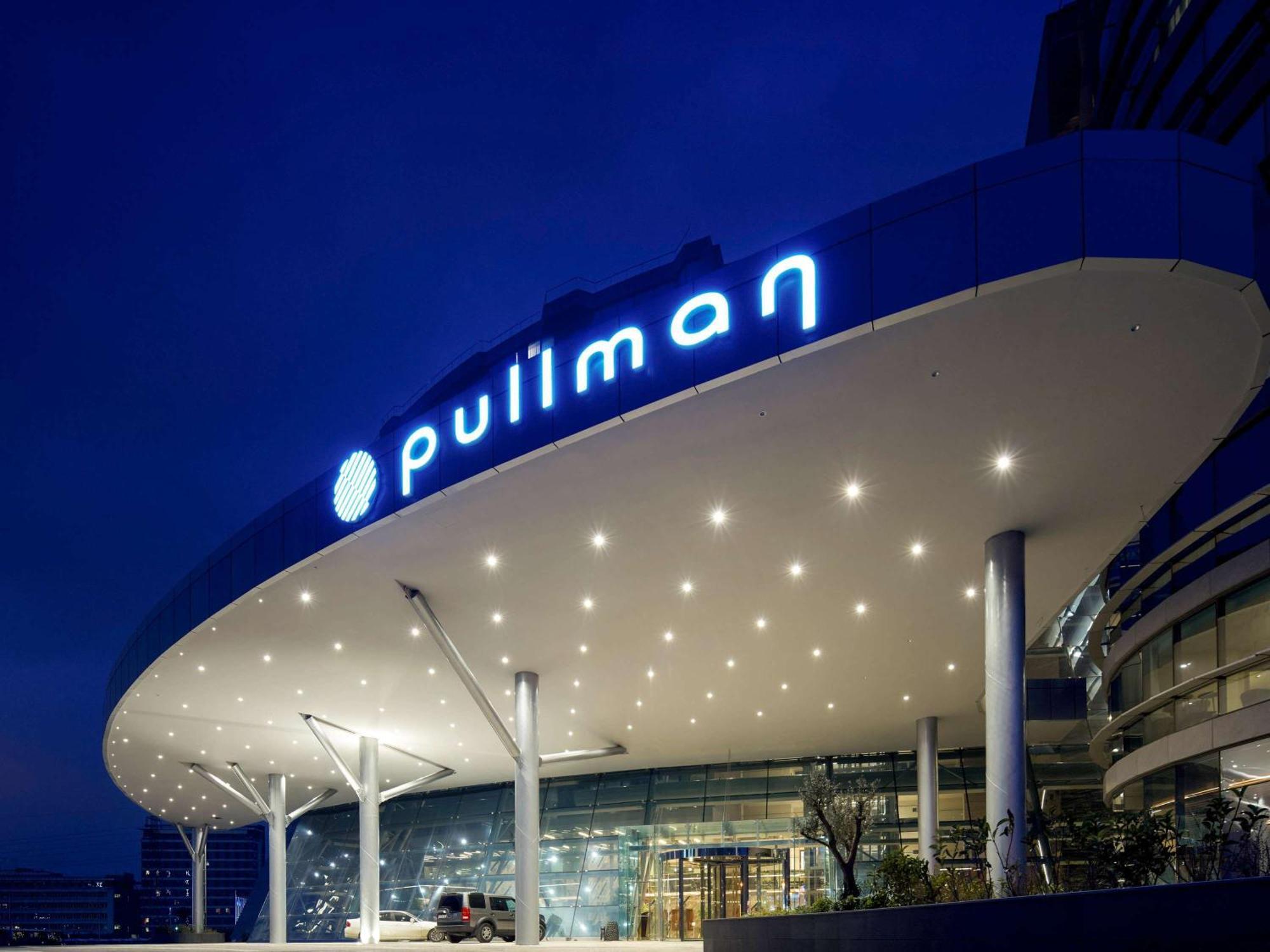 Pullman Istanbul Hotel & Convention Center Exterior photo